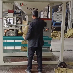 單人操作糧食包裝機現場