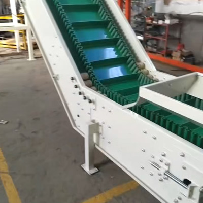 大傾角皮帶輸送機(jī)